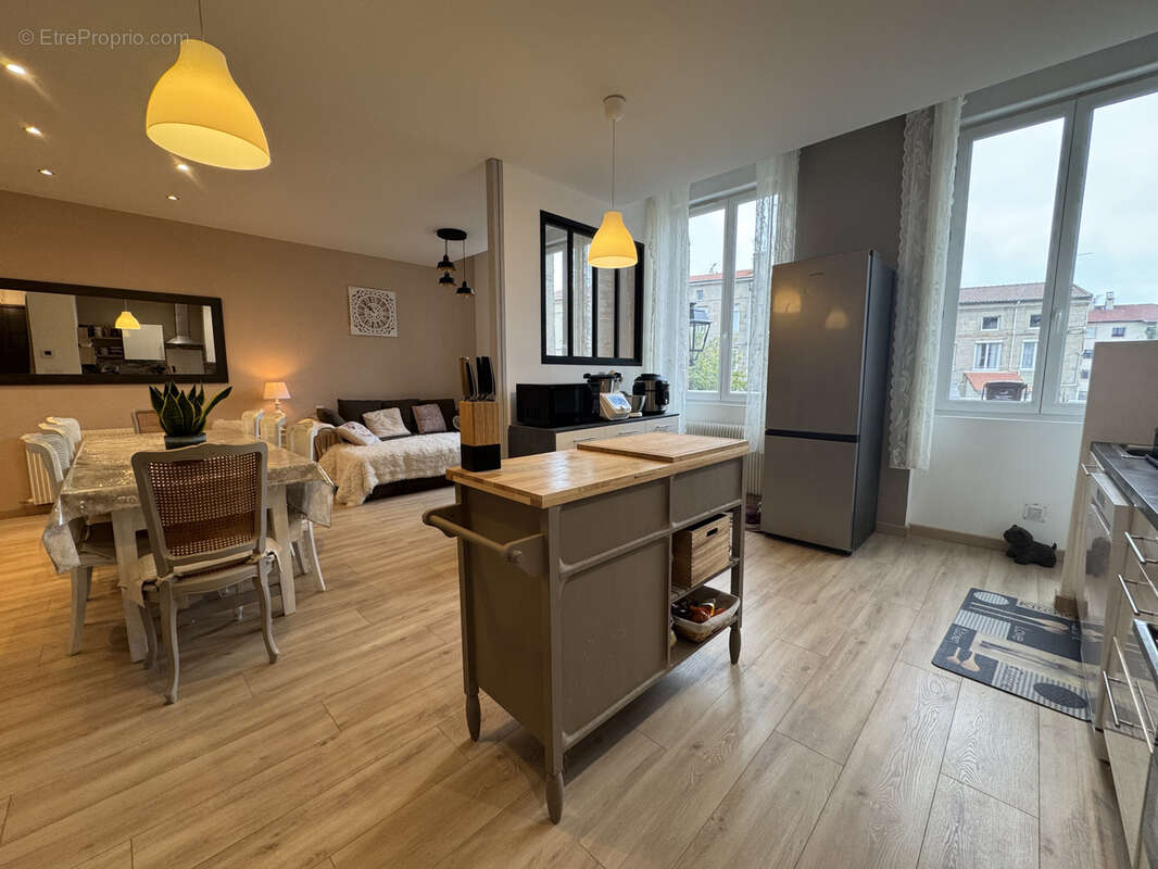 Appartement à SAINT-GENEST-LERPT