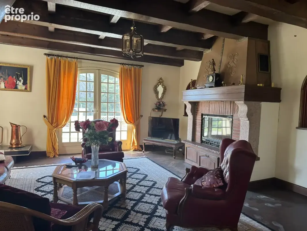 Ghisonaccia   maison de caractère avec fort potentiel   terrain de 2 705 m2   piscine intérieure - photo 4