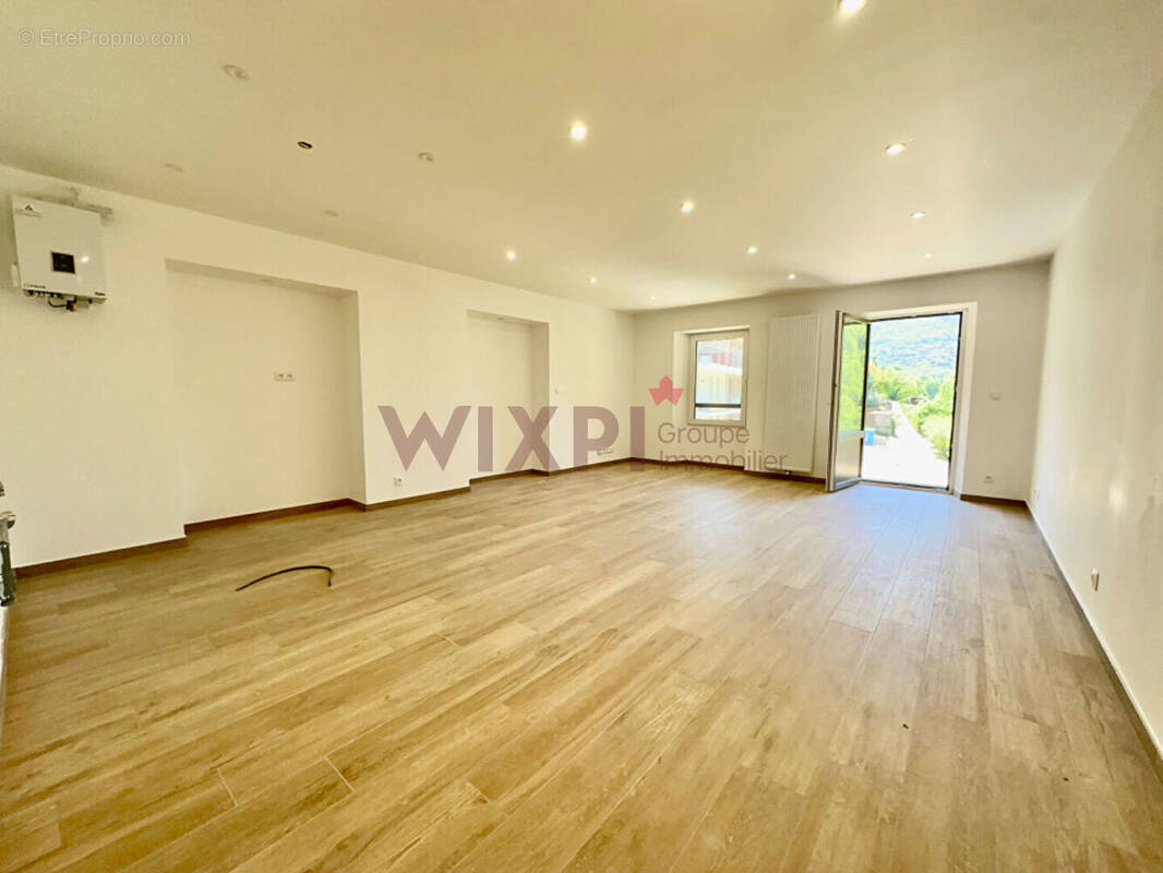 Appartement à SALINS-LES-THERMES