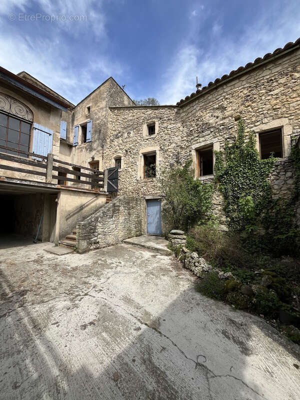 Maison à MONTJOUX