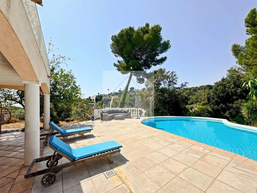 À vendre – villa de charme vue mer à antibes, calme absolu - photo 12
