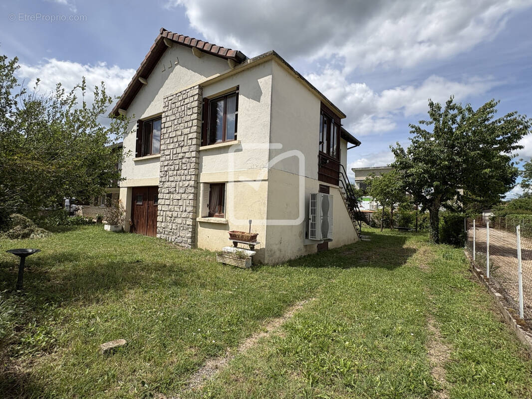 Maison à BIARS-SUR-CERE