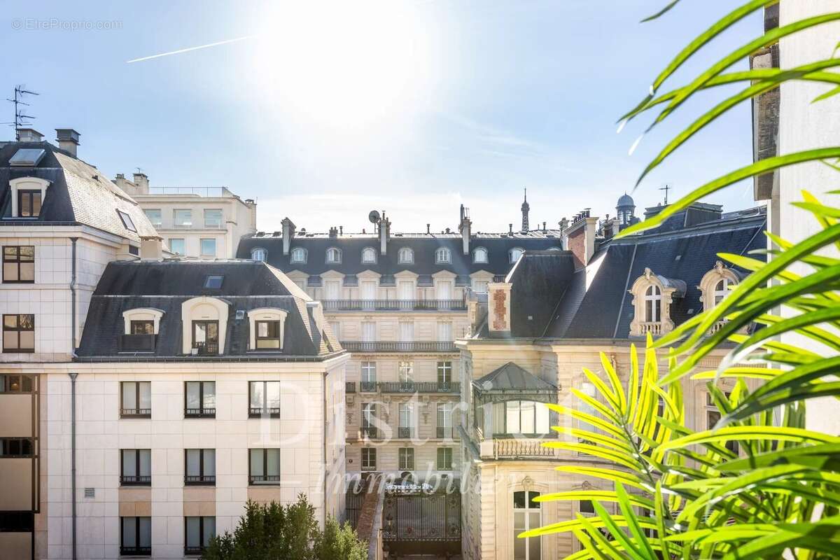 Appartement à PARIS-8E