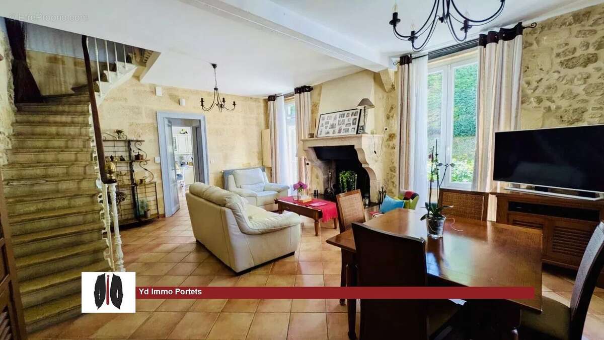 Maison à CASTRES-GIRONDE