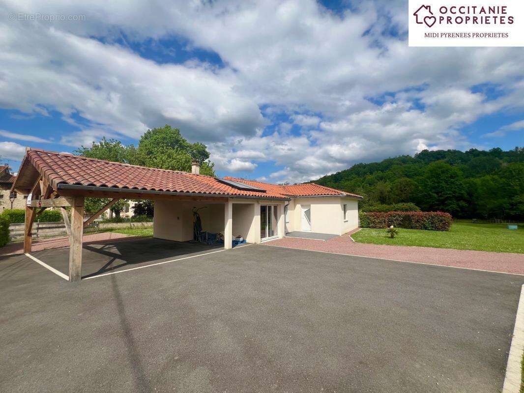 Maison à MONTBRUN-BOCAGE