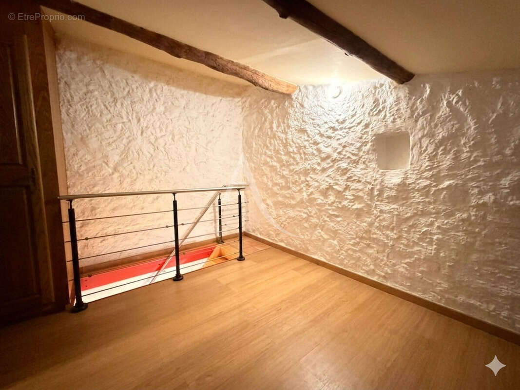 Maison à VINON-SUR-VERDON
