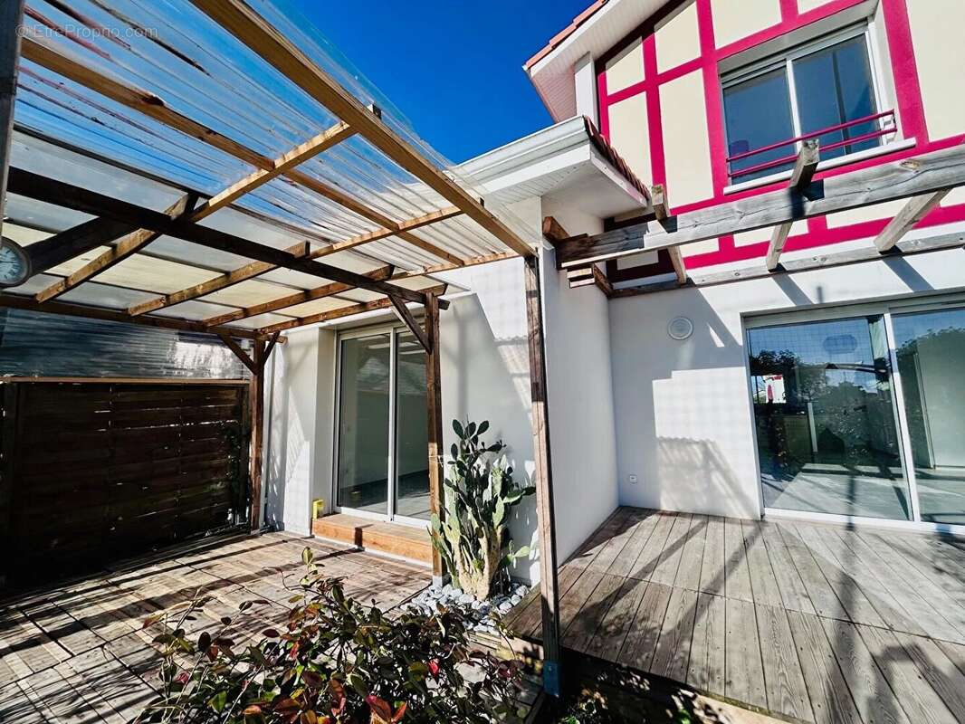 Maison à PARENTIS-EN-BORN