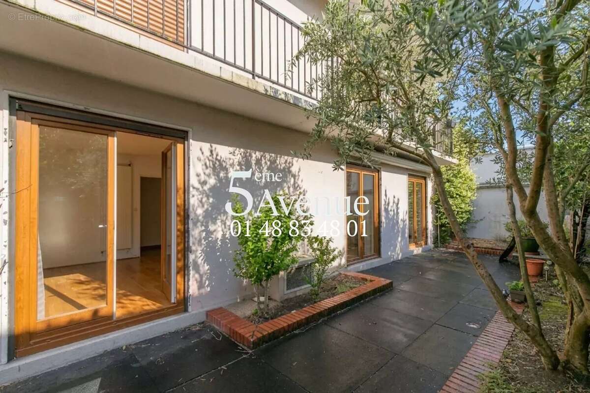 local commercial RDC - photo 2