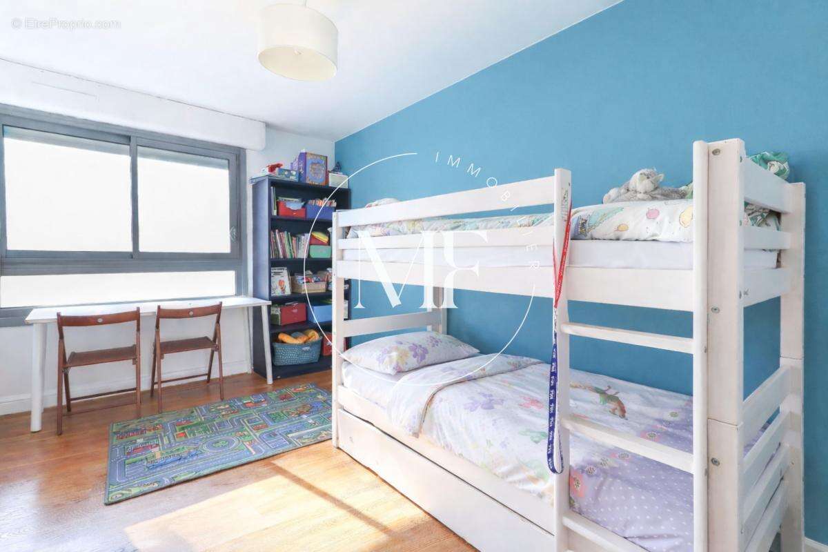 Appartement à COURBEVOIE