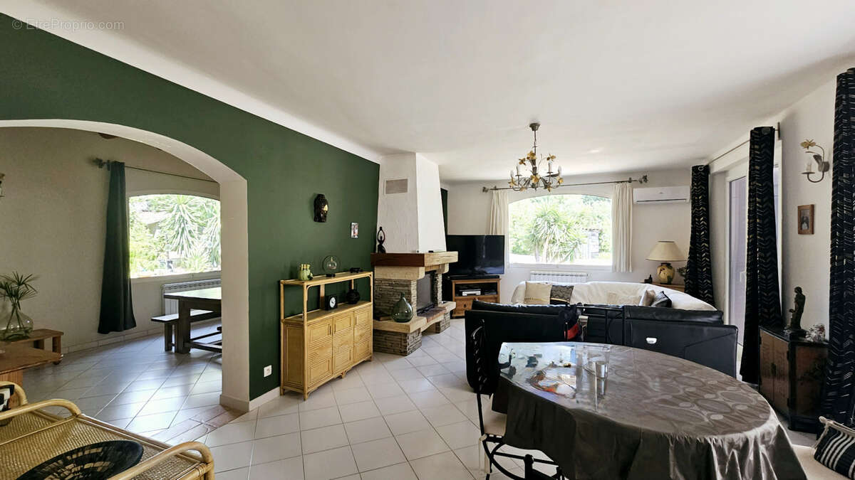 Maison à LA CADIERE-D'AZUR