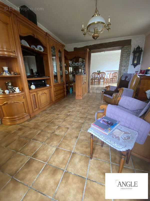 Maison à VILLAINES-LA-CARELLE