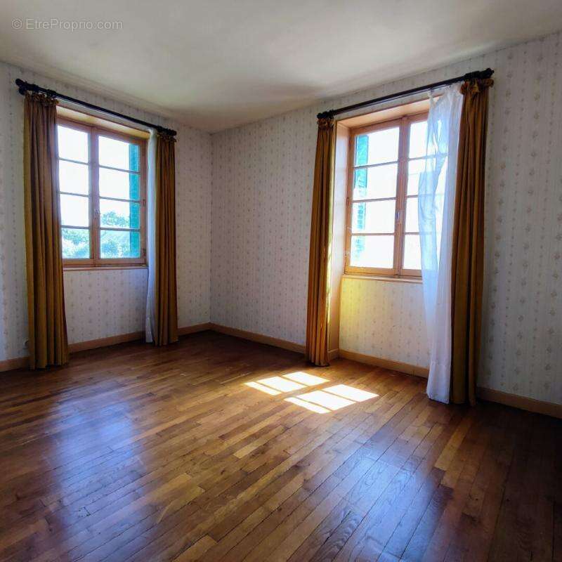 Maison à MONTSAUCHE-LES-SETTONS