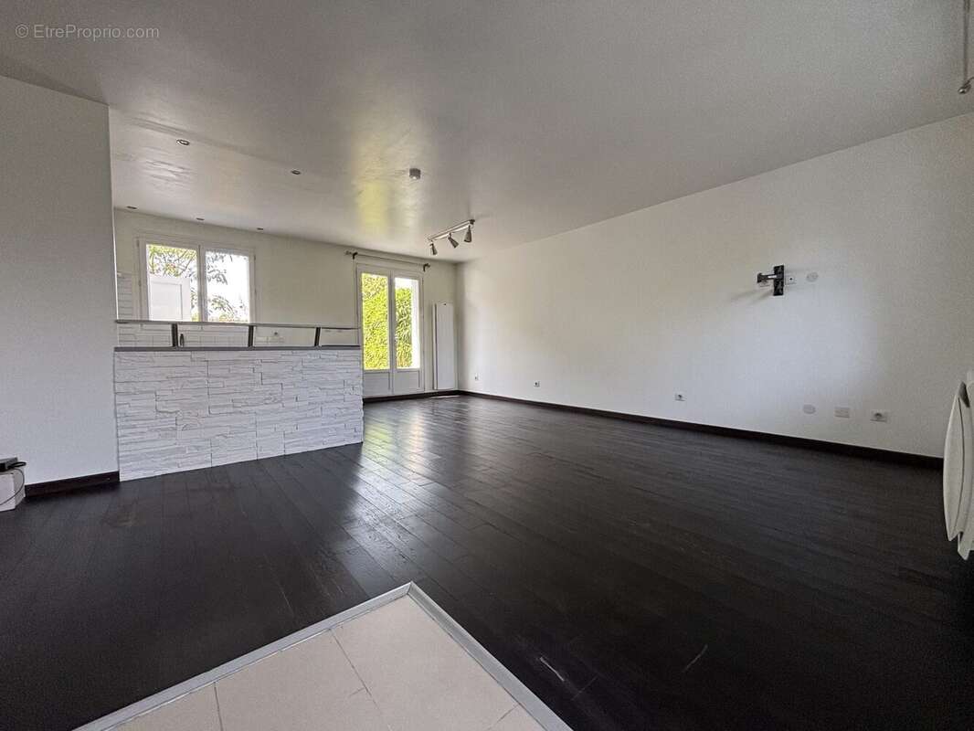 Maison 83 m² à Saint-Germain-Les-Corbeil  - photo 3