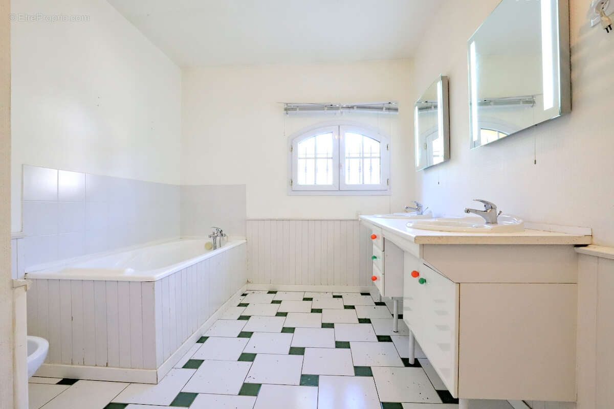 Maison à SOLLIES-TOUCAS