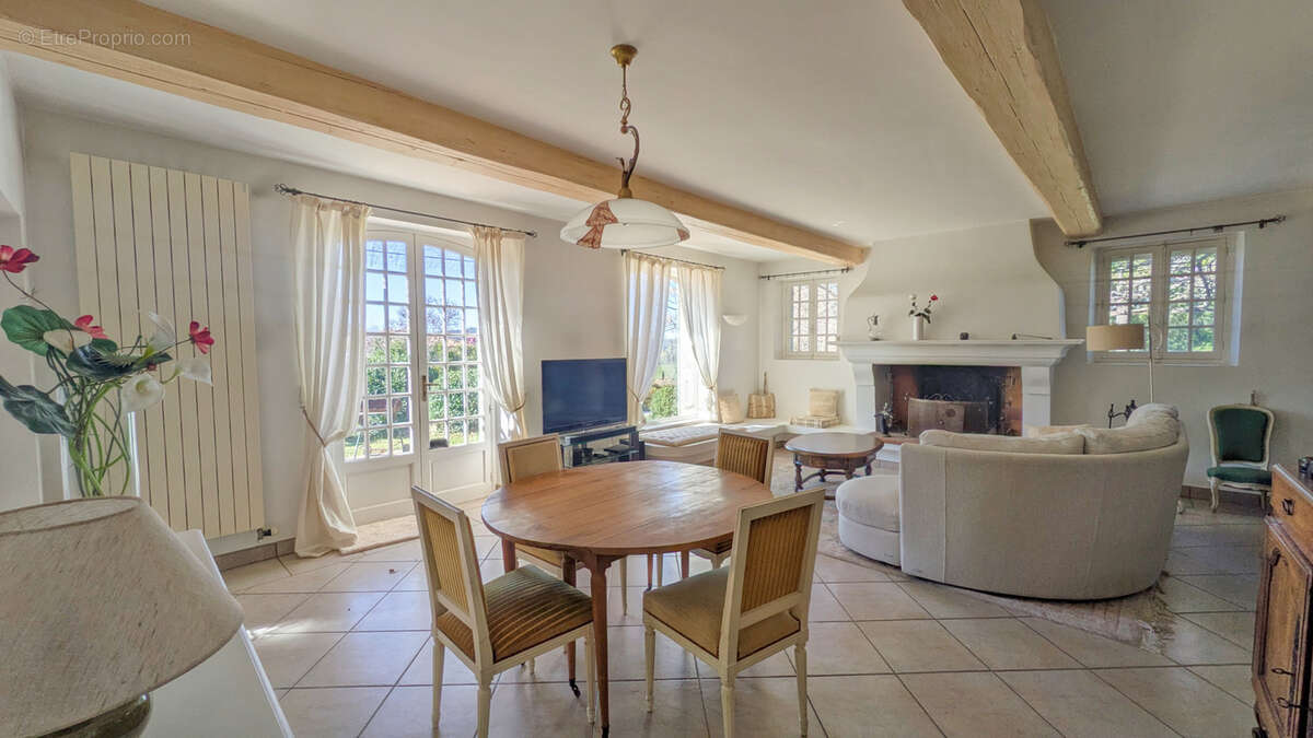 Maison à LE CASTELLET