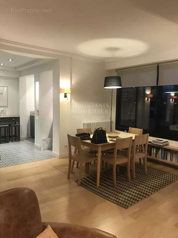 Appartement à PARIS-16E