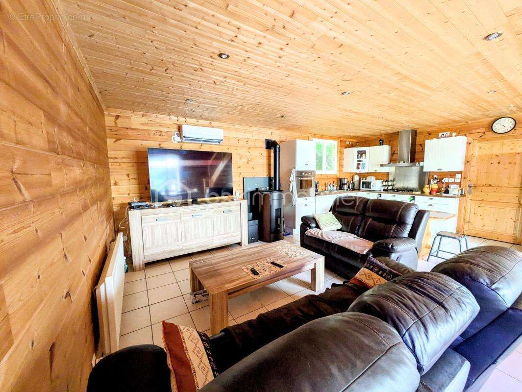 Maison familiale de 130 m² sur terrain de 2000 m² - photo 6