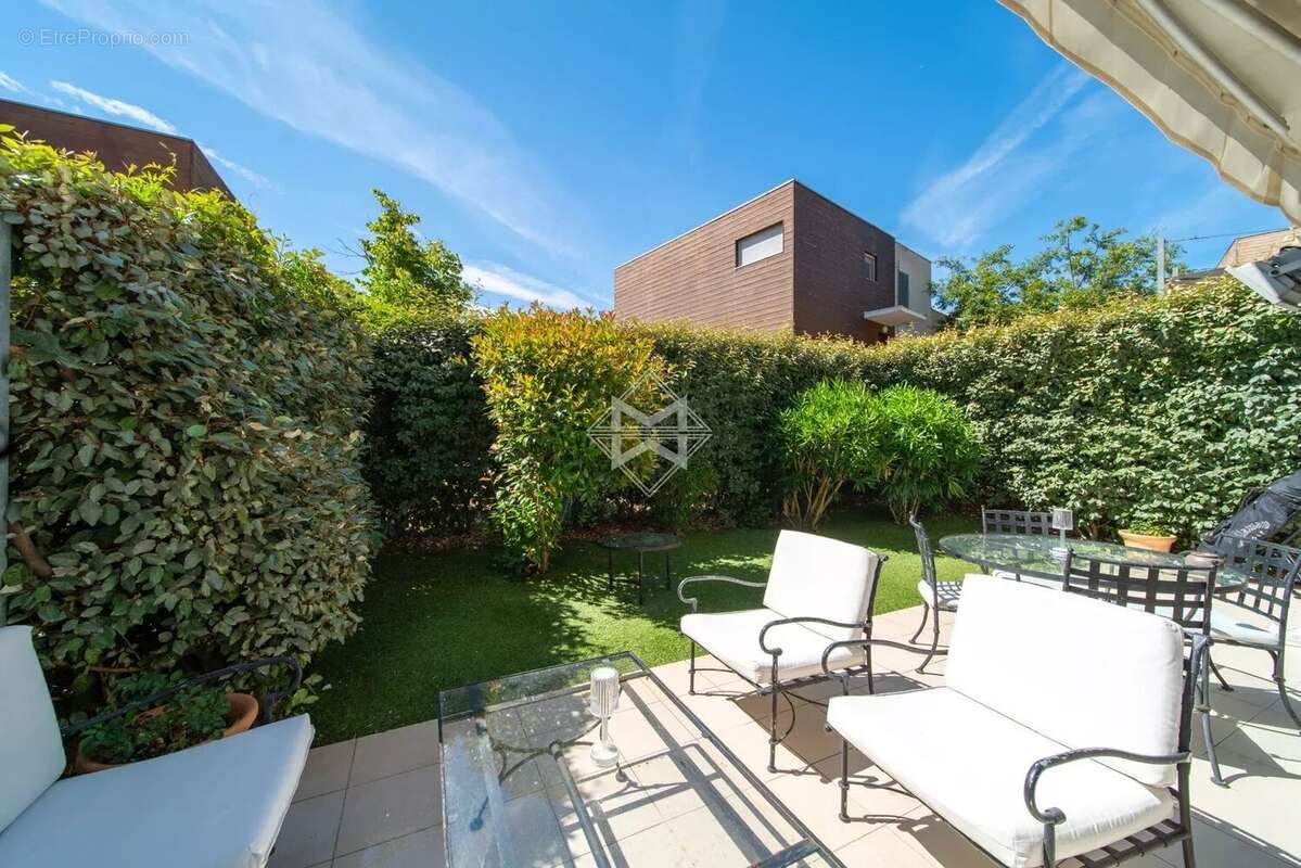Appartement à VALBONNE