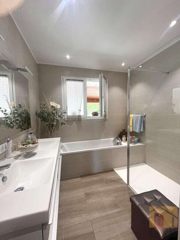 Maison à SAINT-JEAN-DE-THURAC