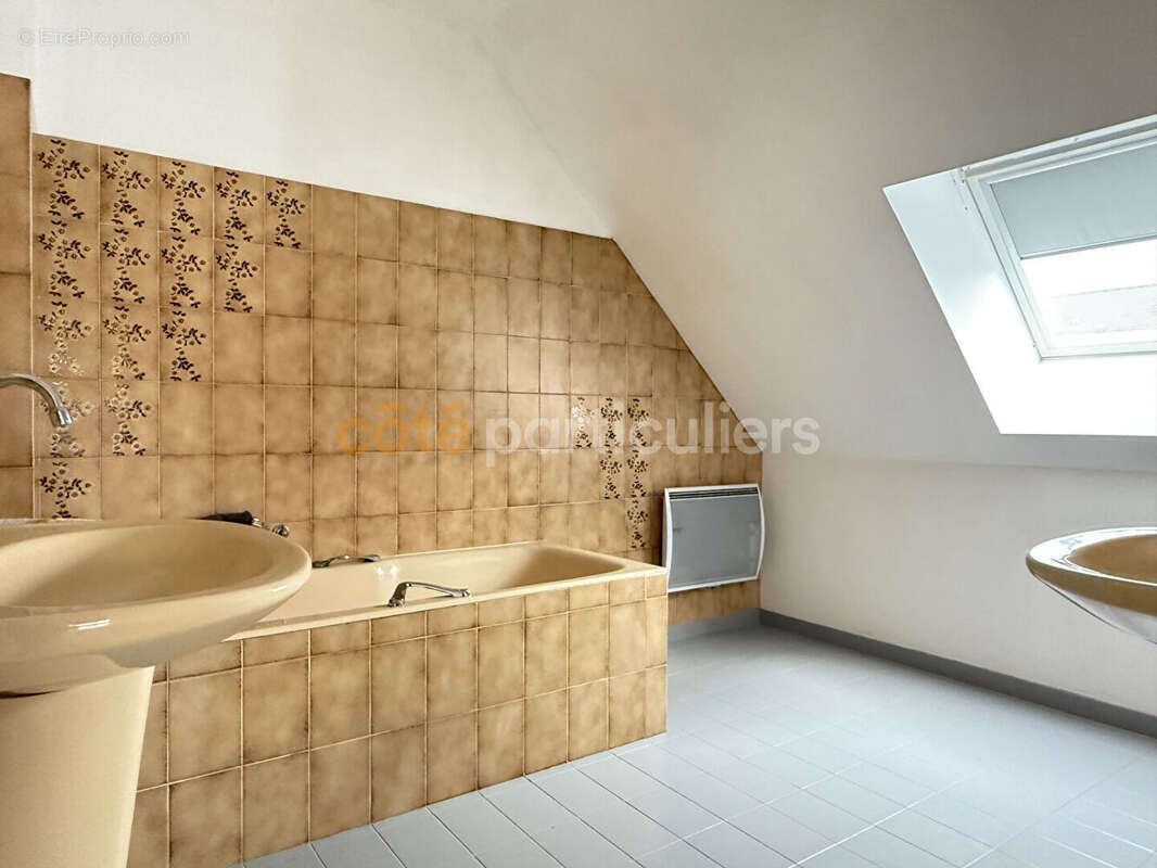 A VENDRE - LAVAL - Maison 4 chambres - photo 8
