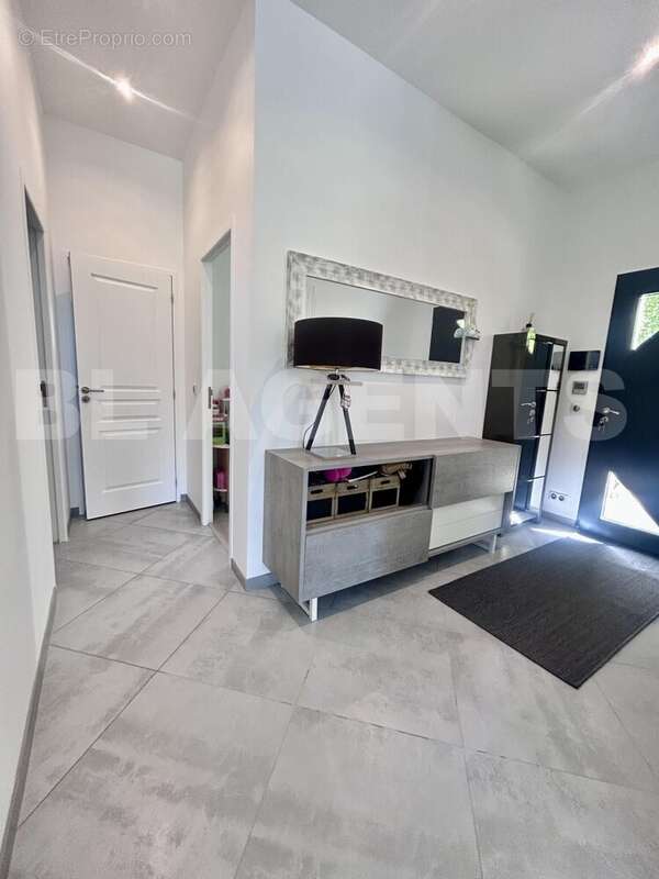 image00031 - Maison à COULOMMIERS