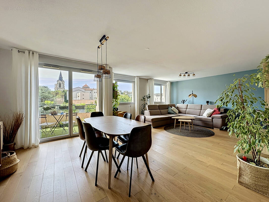 Appartement à OULLINS
