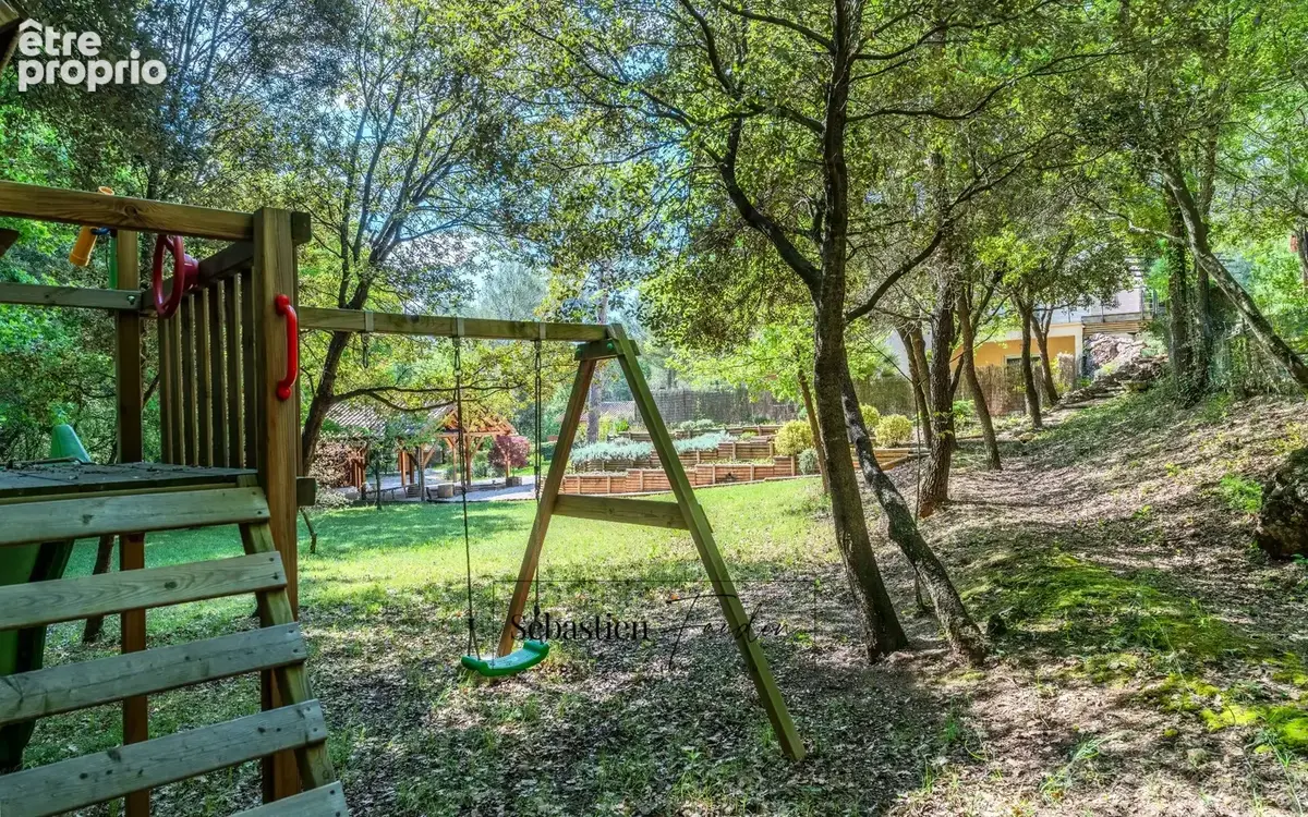 Domaine à vendre à Rousset à 15 minutes d'Aix-en-Provence - 8 000 m² - plusieurs logements - 262 m² habitables - calme absolu -  - photo 48