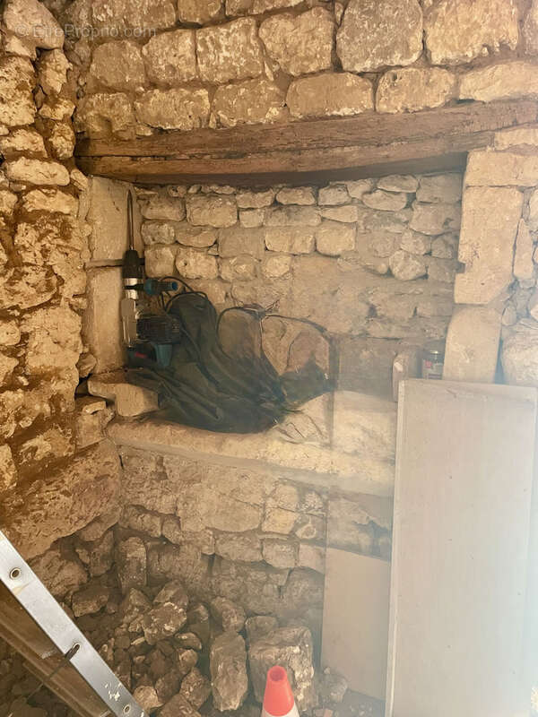 Bâtiment (ancienne maison) en cours de rénovation avec dépendances et parcelle attenante - photo 15