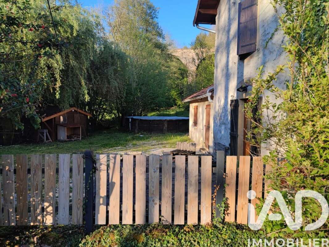 Maison 152 m² à Saint-Germain-La-Montagne  - photo 2