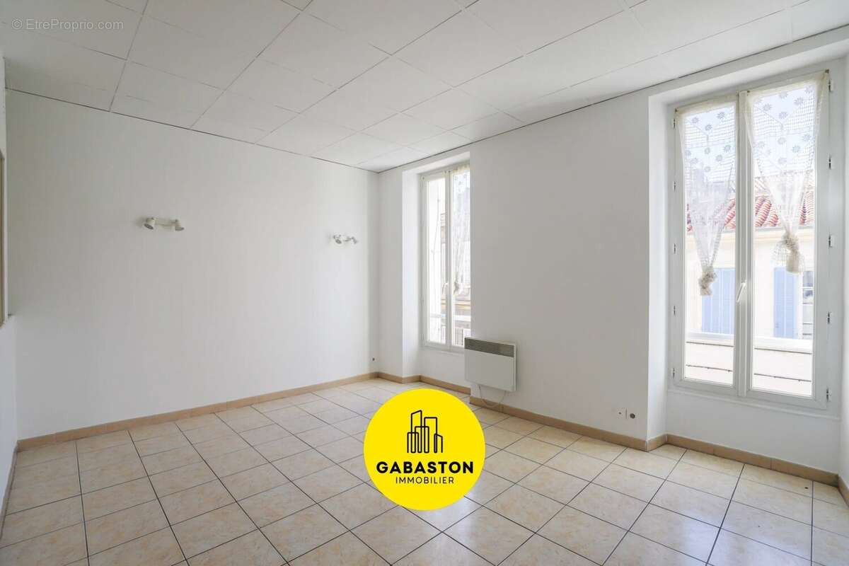Appartement à MARSEILLE-4E