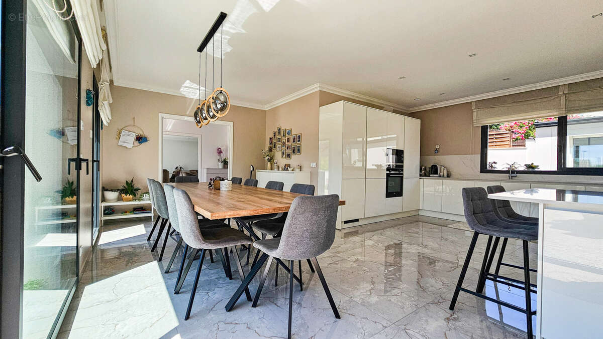 Appartement à SARTROUVILLE