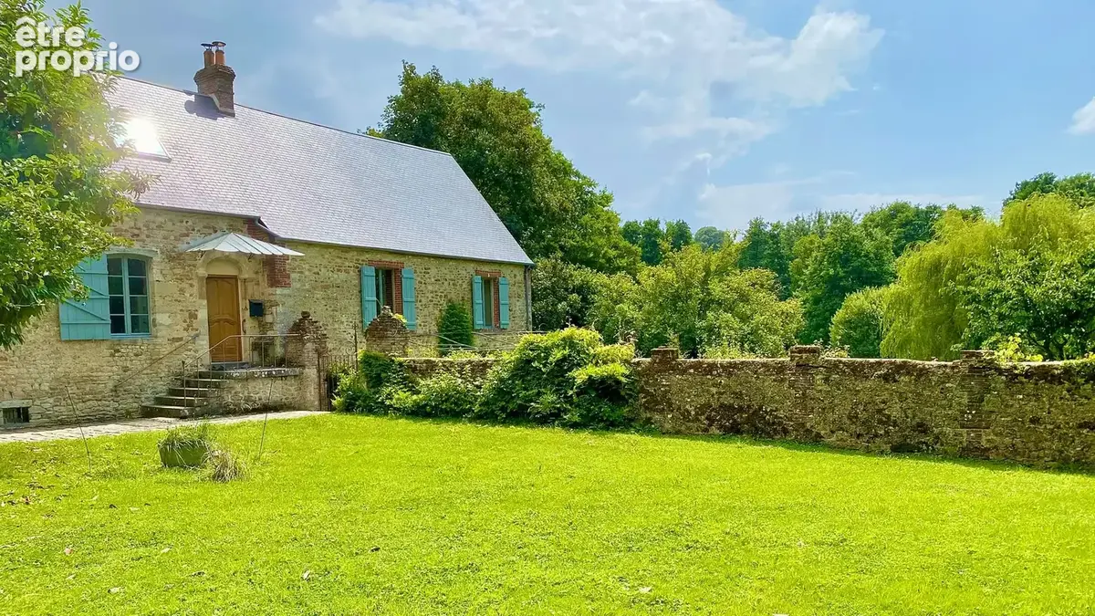 Magnifique logis du 17ème siècle sur 3,8ha, au coeur de la campagne préservée du sud pays d’auge. - photo 2