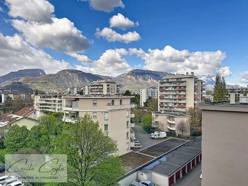 Appartement à SAINT-MARTIN-D'HERES