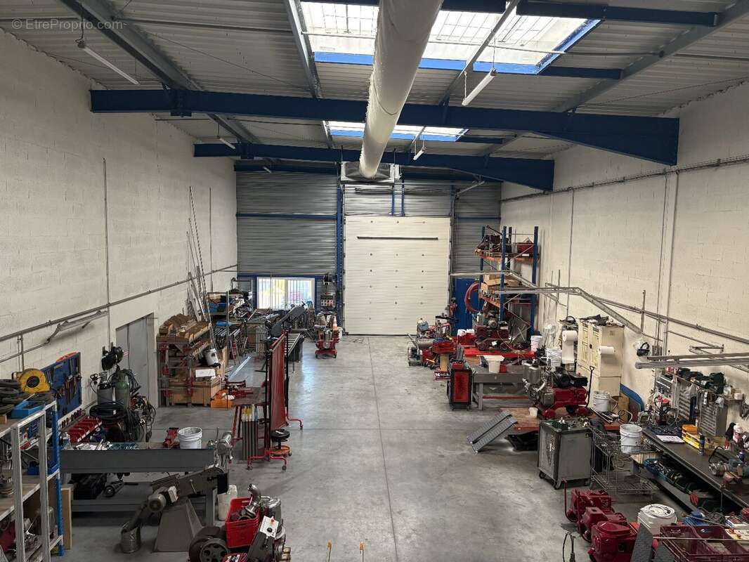 Commerce à SALLES-D&#039;ANGLES