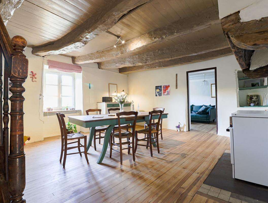 Maison à CASTELNAU-DE-BRASSAC