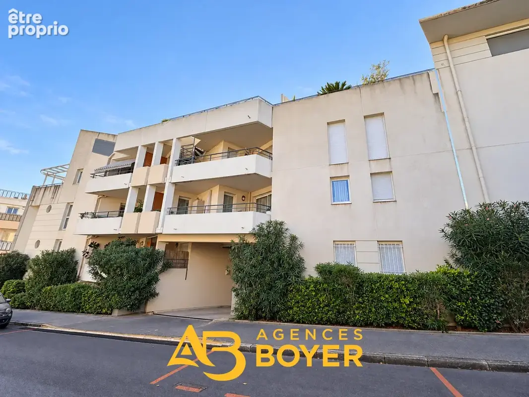 BANDOL CENTRE-VILLE   T4 de plus de 83 m2 avec terrasse et balcon, 2 garages possibles en sus - photo 3