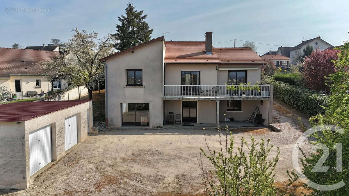 Maison à YZEURE