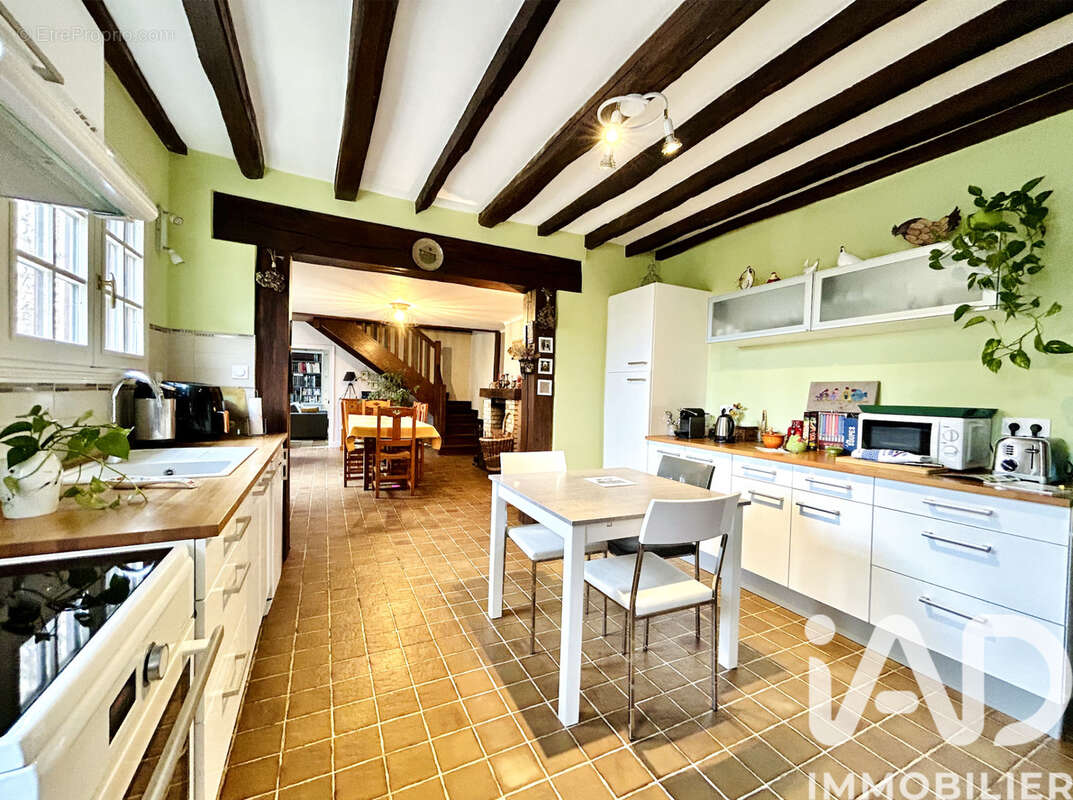 Maison 140 m² à Neuille-Le-Lierre  - photo 6