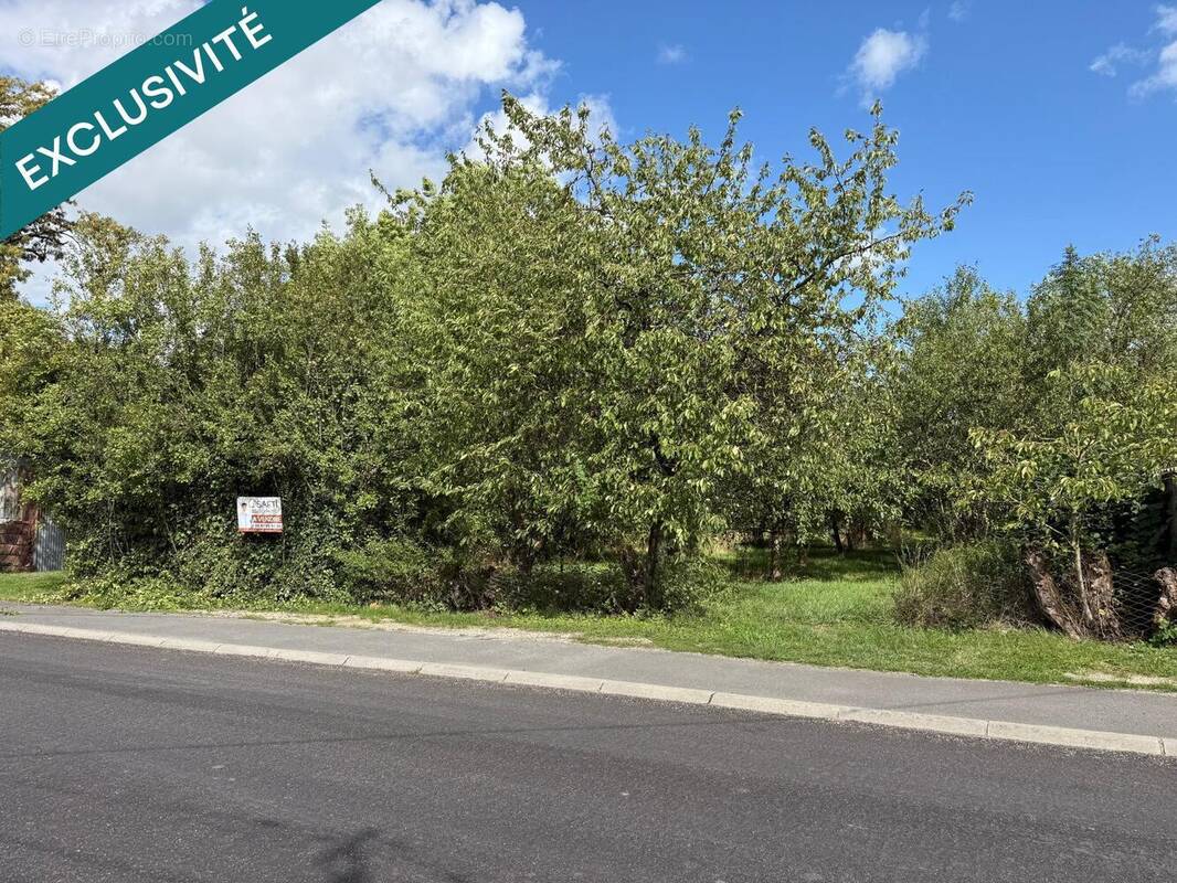 Photo 1 - Terrain à LES MONTHAIRONS