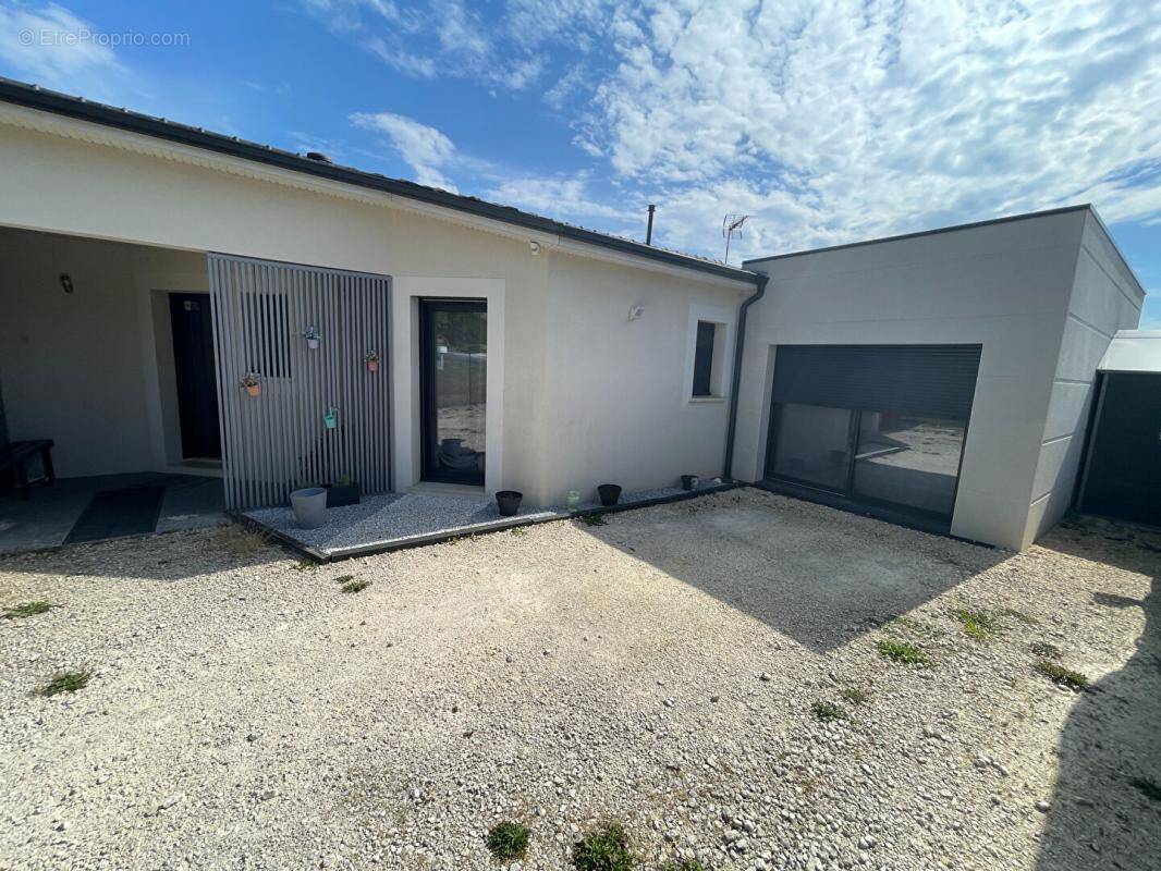Maison à CONDAT-SUR-TRINCOU