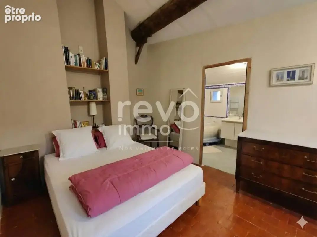 Authenticité, volumes et douceur de vivre au cur du village. - photo 7