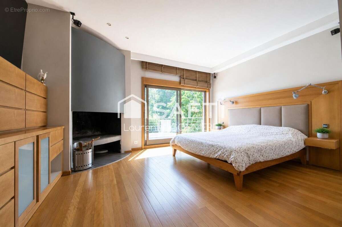 Maison 320 m² à La Queue-En-Brie  - photo 9