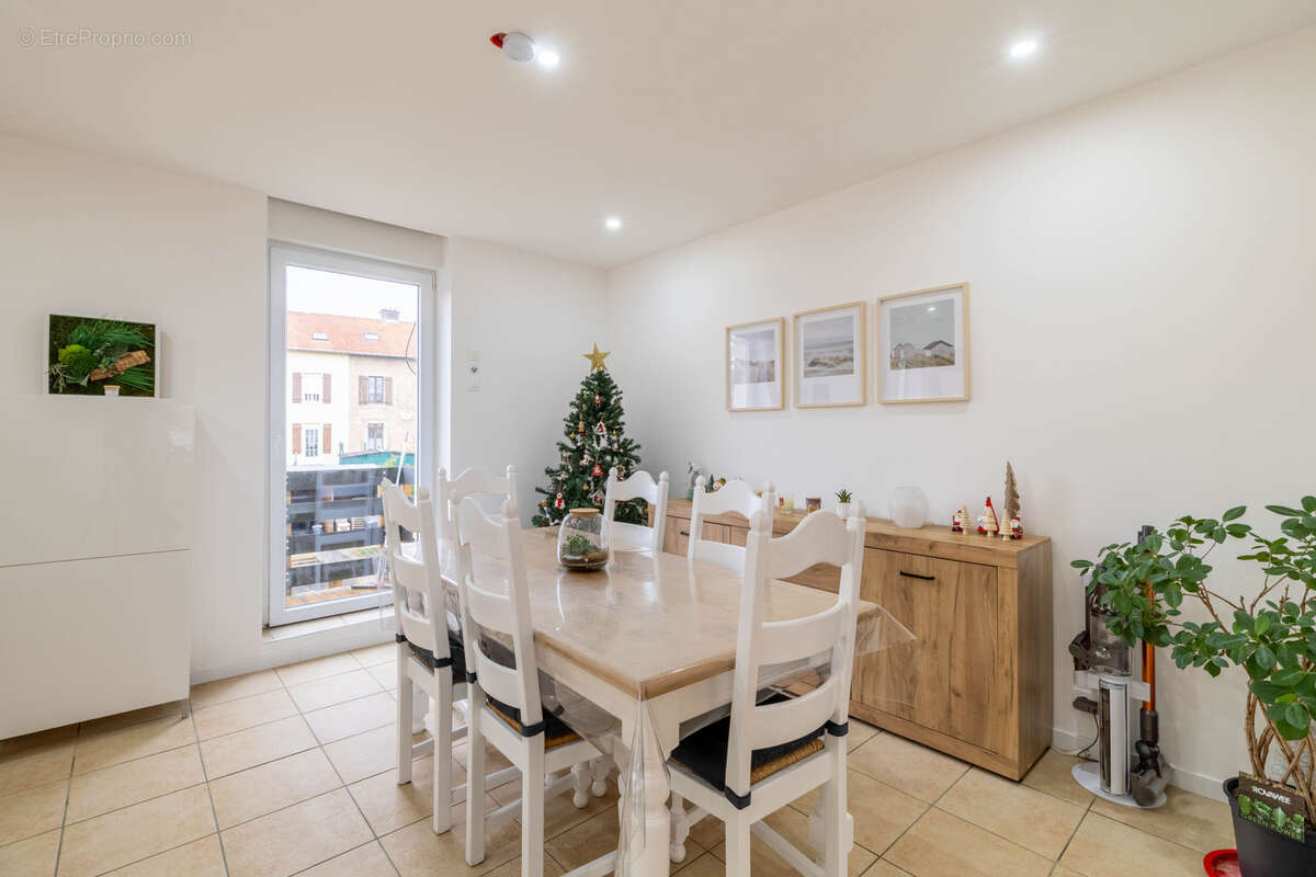 Appartement à MONTOIS-LA-MONTAGNE