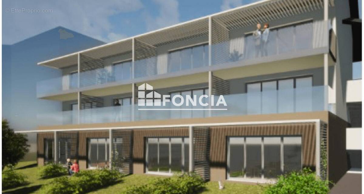 Appartement à SALLES-CURAN