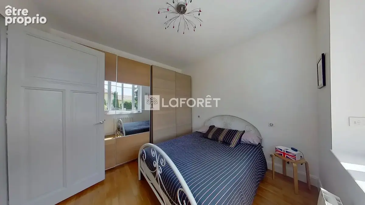 BRON - Maison familiale de caractère de 143,53 m² habitable - photo 9