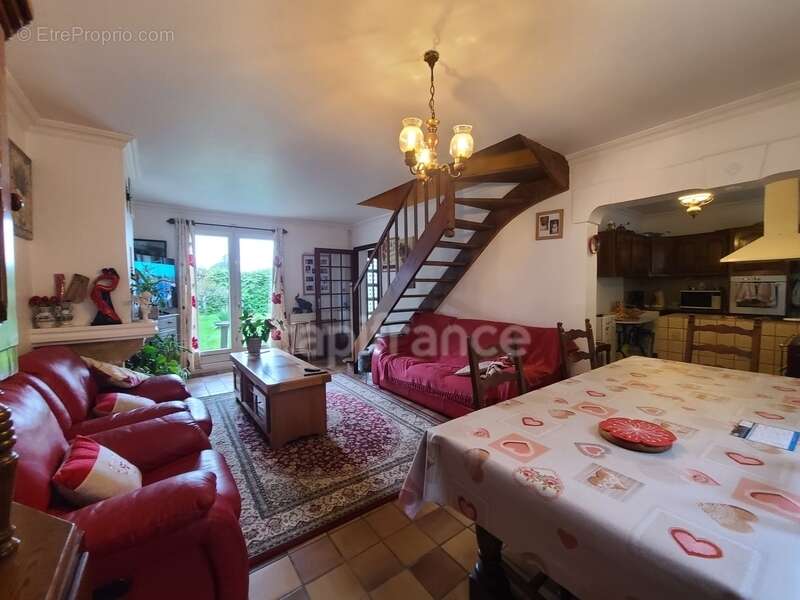 Maison à AIGRE