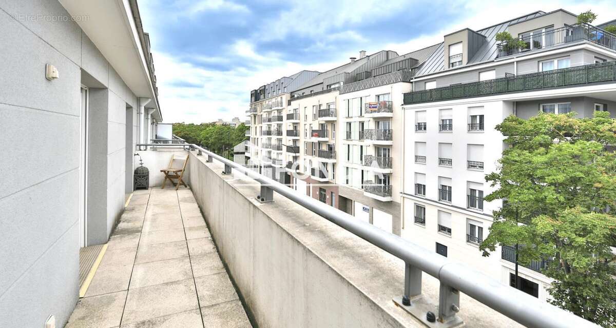Appartement à SARTROUVILLE