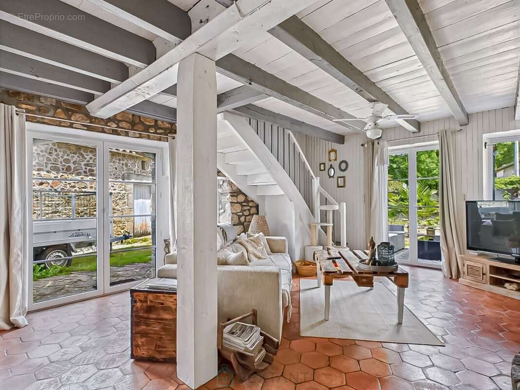 Maison à PIEGUT-PLUVIERS