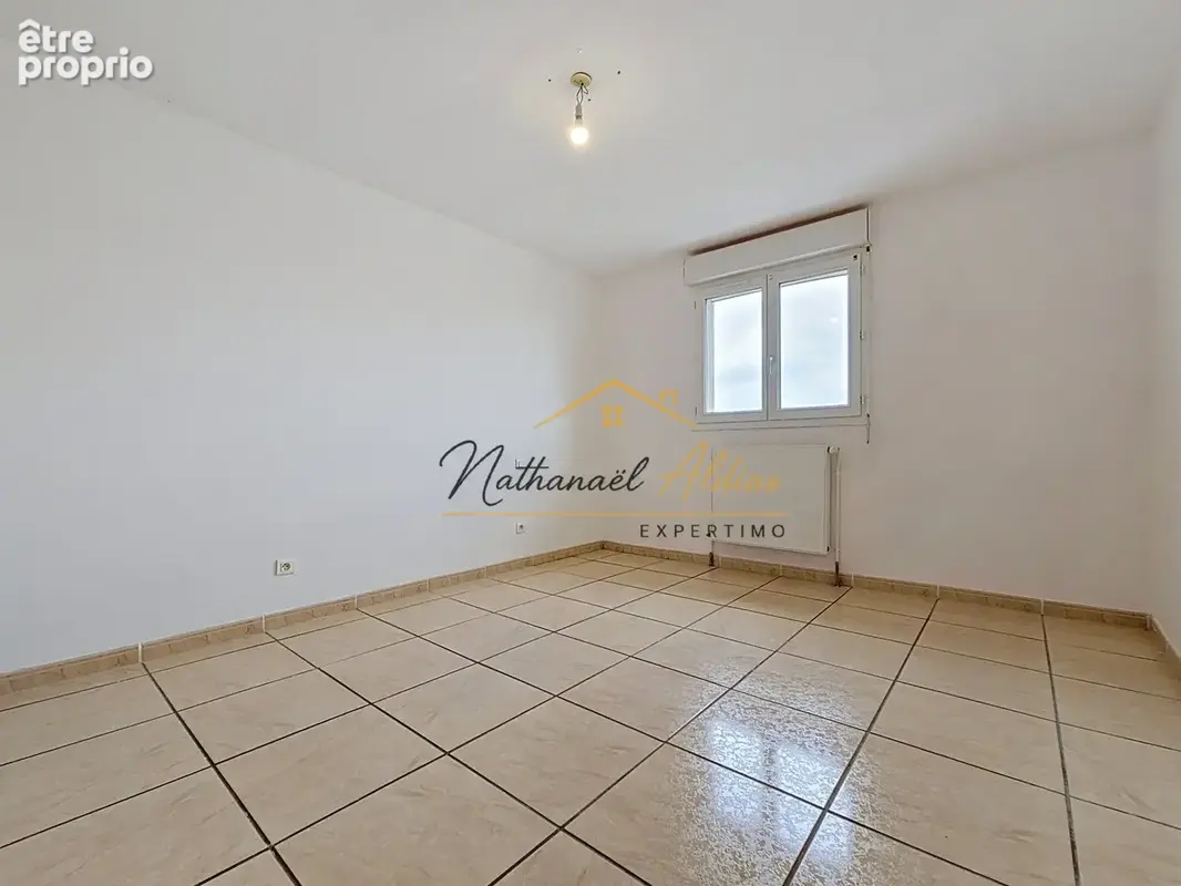 Maison récente avec garage et jardin - photo 13