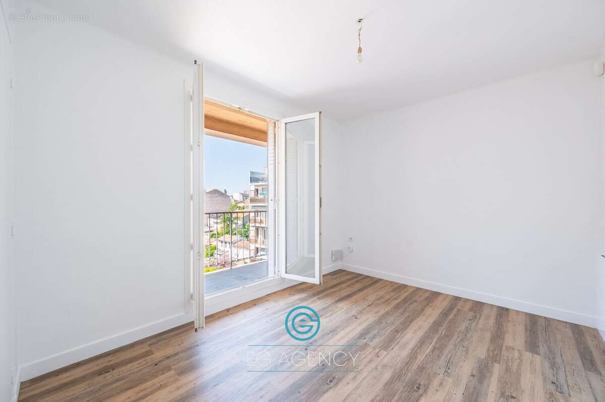Appartement à MARSEILLE-4E